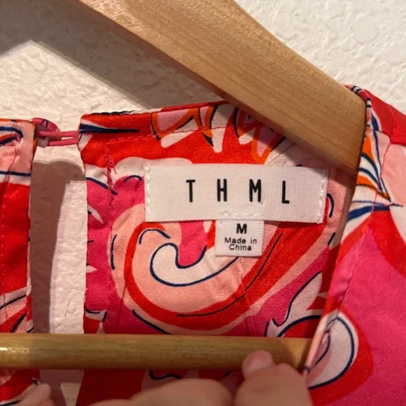 Perfect THML floral satin puff sleeve top medium - Picture 8 of 11